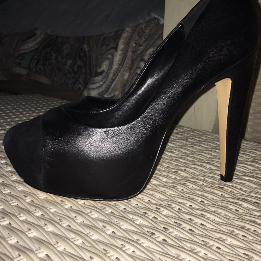 Type Z Leather Pumps, Black 8.5M, New